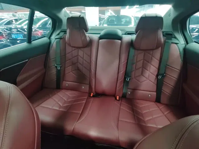 BMW 5 Series — Фото автомобиля 9