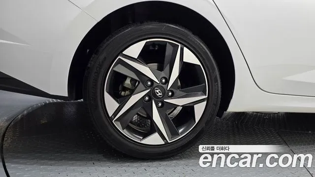 Hyundai Avante CN7 — Фото автомобиля 5