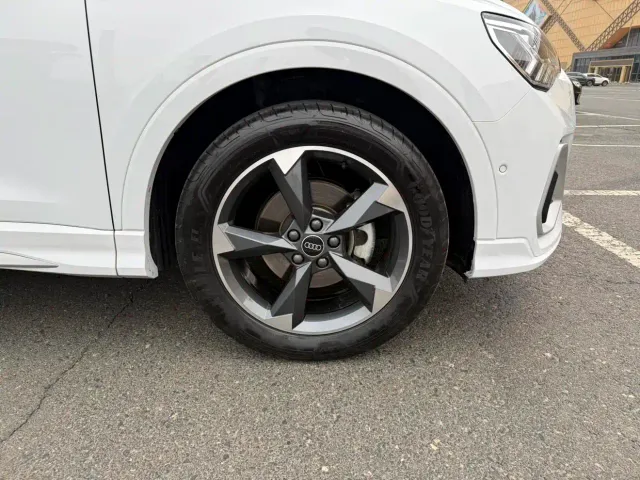 Audi Q3 — Фото автомобиля 12