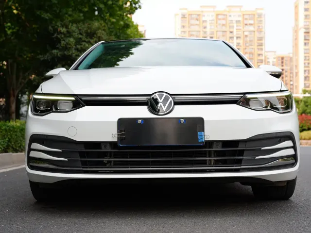 Volkswagen Golf — Фото автомобиля 2