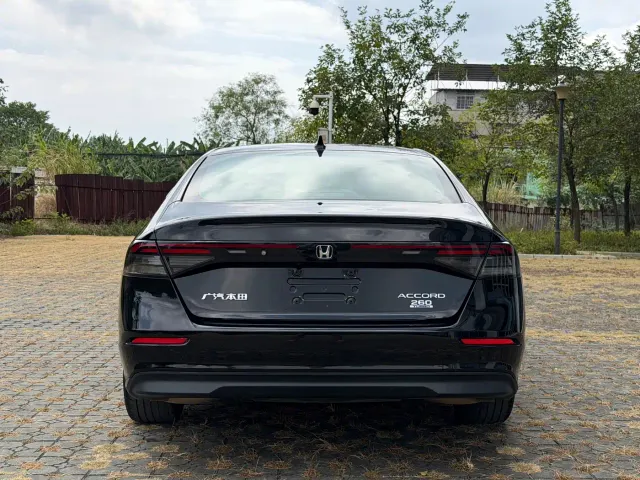 Honda Accord — Фото автомобиля 5