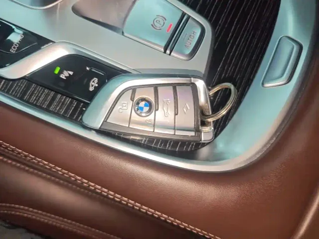 BMW 7 Series — Фото автомобиля 8