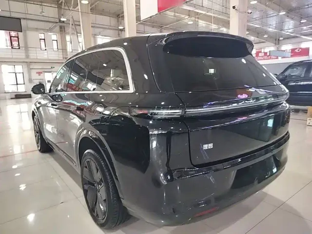 Li Auto L8 — Фото автомобиля 4