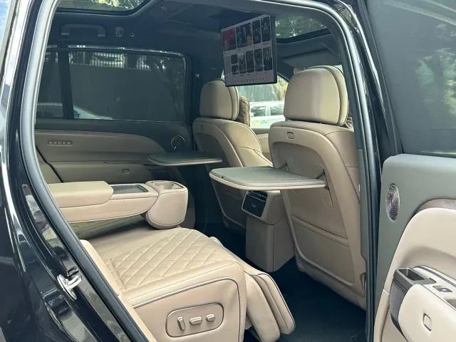 Li Auto L8 — Фото автомобиля 11
