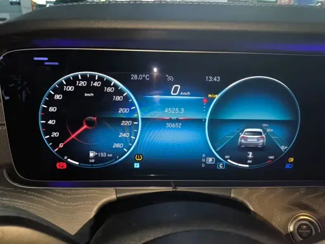 Mercedes-Benz E-Class — Фото автомобиля 11