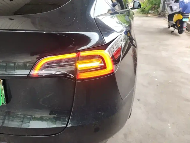 Tesla Model Y — Фото автомобиля 7