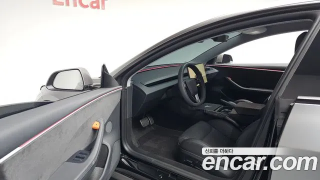 Tesla Model 3 — Фото автомобиля 10