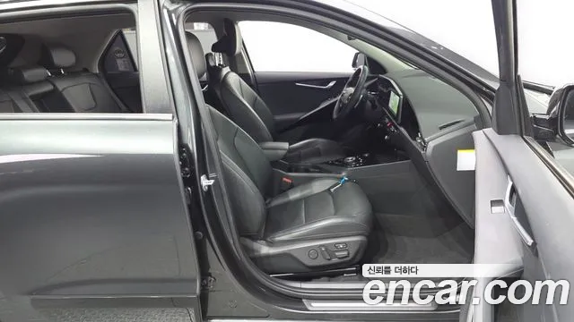 Kia Niro New — Фото автомобиля 16
