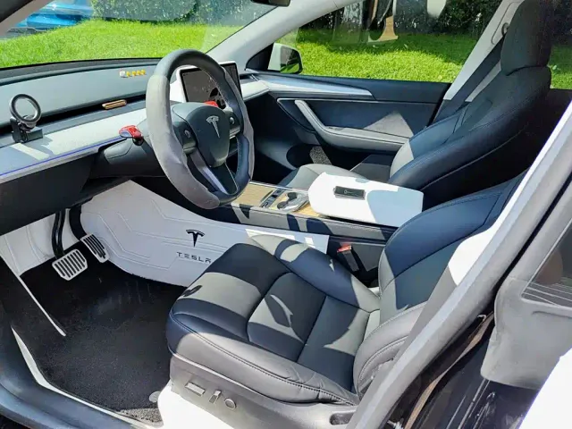 Tesla Model Y — Фото автомобиля 7