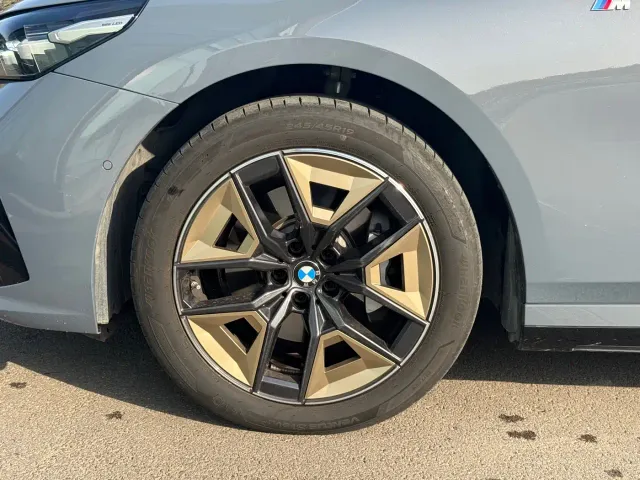 BMW 5 Series — Фото автомобиля 4