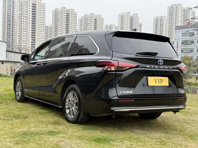 Toyota Sienna — Фото автомобиля 6