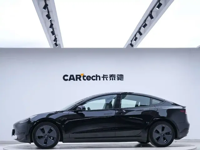 Tesla Model 3 — Фото автомобиля 4
