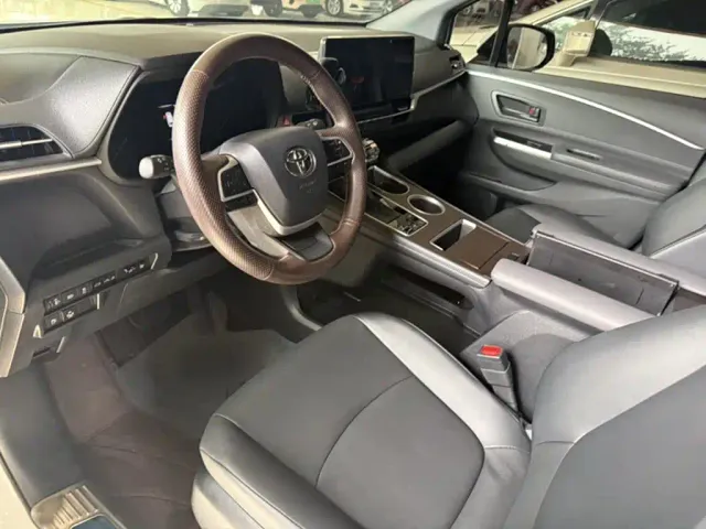 Toyota Granvia — Фото автомобиля 12