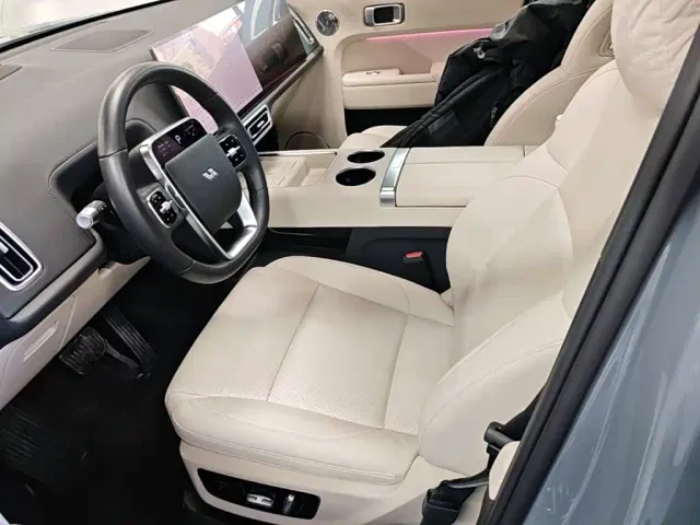 Li Auto L8 — Фото автомобиля 14