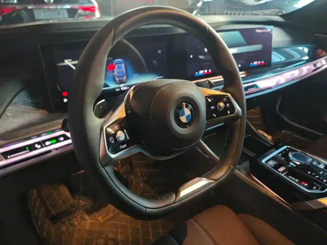 BMW 7 Series — Фото автомобиля 13