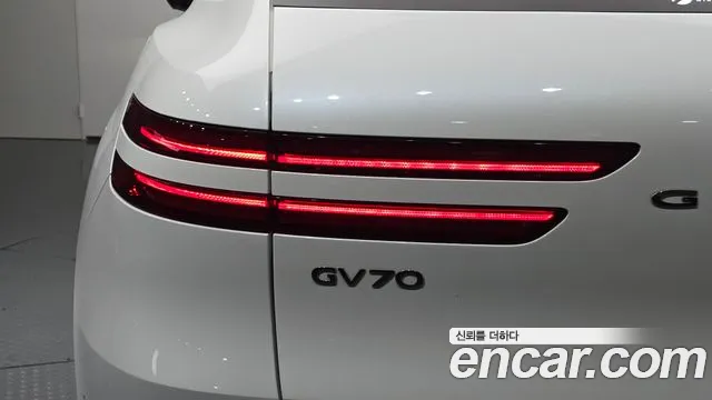 Genesis GV70 — Фото автомобиля 8