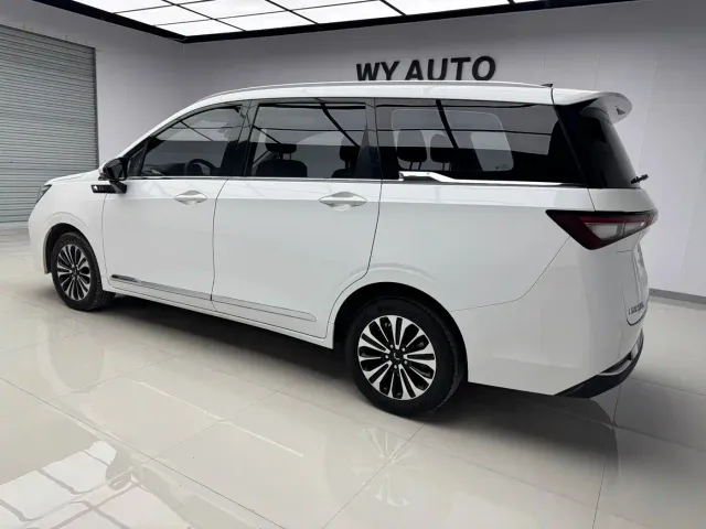 Wuling Jiachen — Фото автомобиля 4