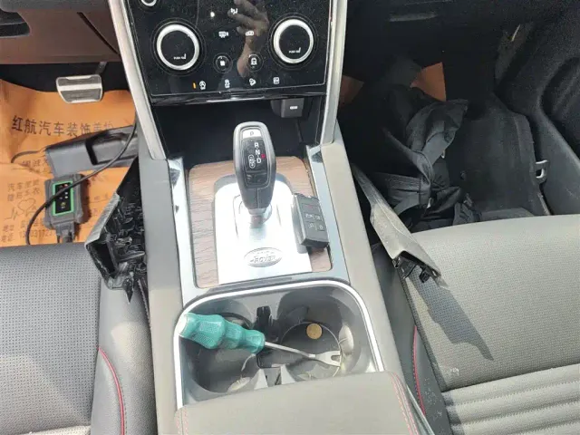 Land Rover Discovery Sport — Фото автомобиля 9