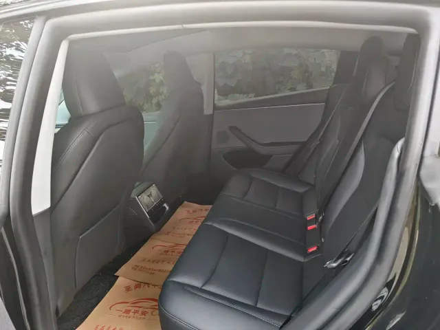Tesla Model 3 — Фото автомобиля 8