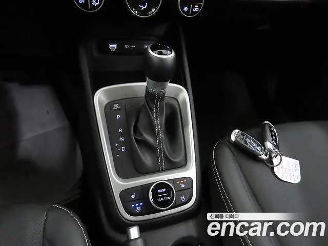 Hyundai Venue — Фото автомобиля 13