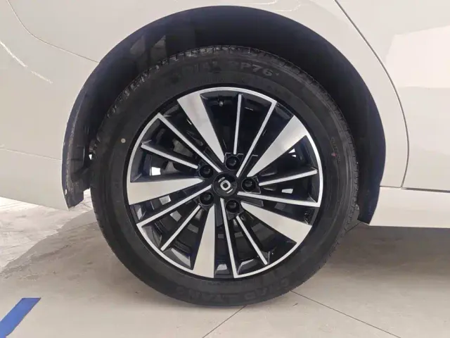 Changan Qiyuan A05 — Фото автомобиля 6