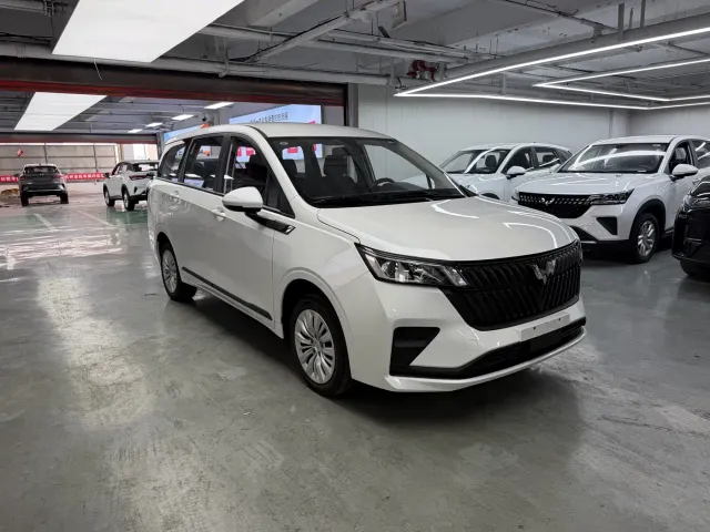 Wuling Jiachen — Фото автомобиля 3