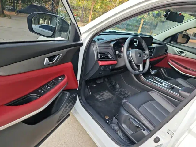 Changan CS75 — Фото автомобиля 15