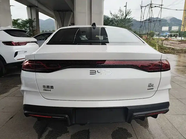 BYD Qin L — Фото автомобиля 5