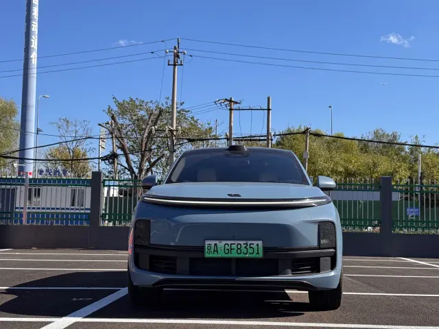 Li Auto L9 — Фото автомобиля 2