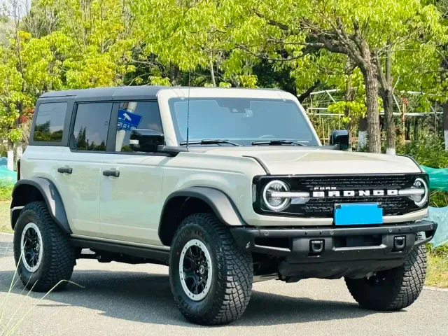 Ford Bronco — Фото автомобиля 3