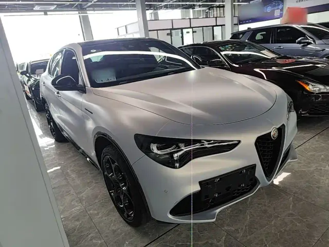 Alfa Romeo Stelvio — Фото автомобиля 3