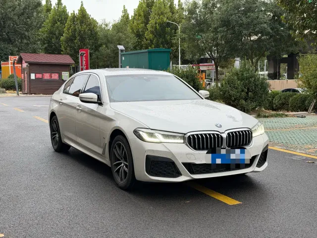 BMW 5 Series — Фото автомобиля 3