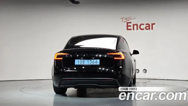 Tesla Model 3 — Фото автомобиля 4
