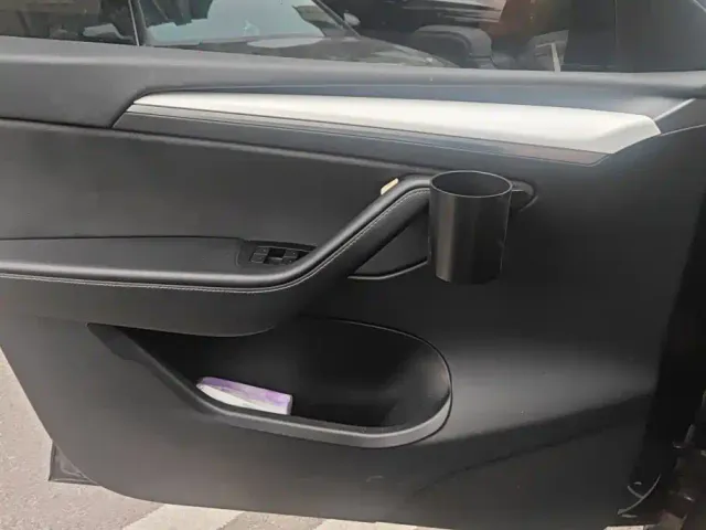 Tesla Model Y — Фото автомобиля 7