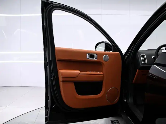 Li Auto L9 — Фото автомобиля 12