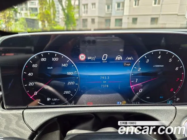 Mercedes-Benz E-Class — Фото автомобиля 11