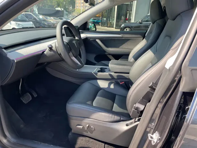Tesla Model Y — Фото автомобиля 11