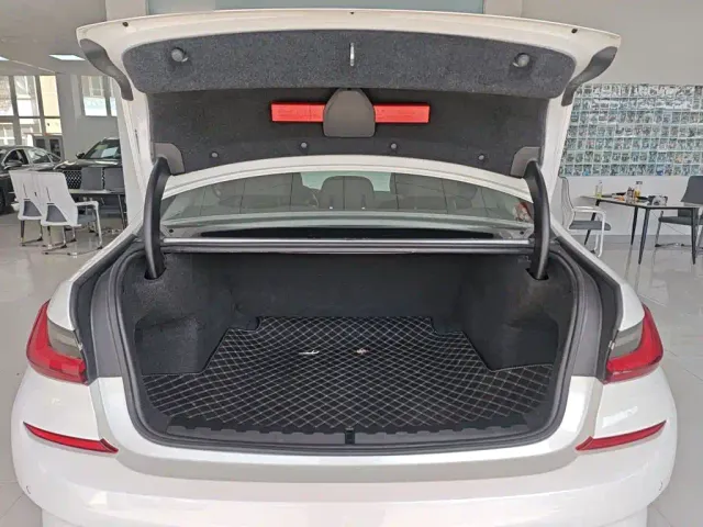 BMW 3 Series — Фото автомобиля 14