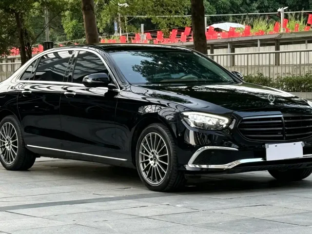 Mercedes-Benz E-Class — Фото автомобиля 3