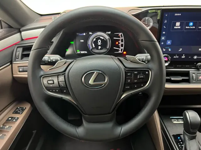 Lexus ES — Фото автомобиля 14