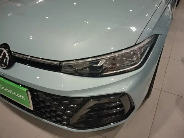 Volkswagen Passat — Фото автомобиля 23