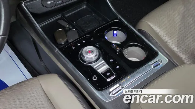 Kia Carnival Generation 4 — Фото автомобиля 12