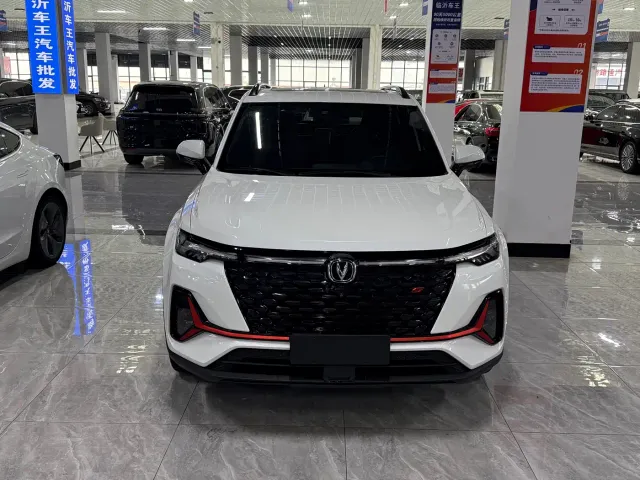 Changan CS35 Plus — Фото автомобиля 2