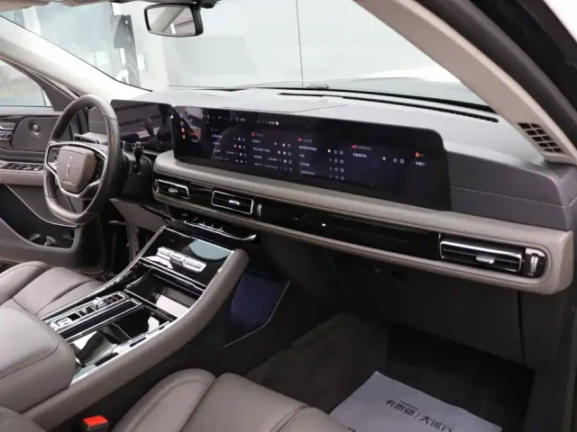 Lincoln Aviator — Фото автомобиля 21