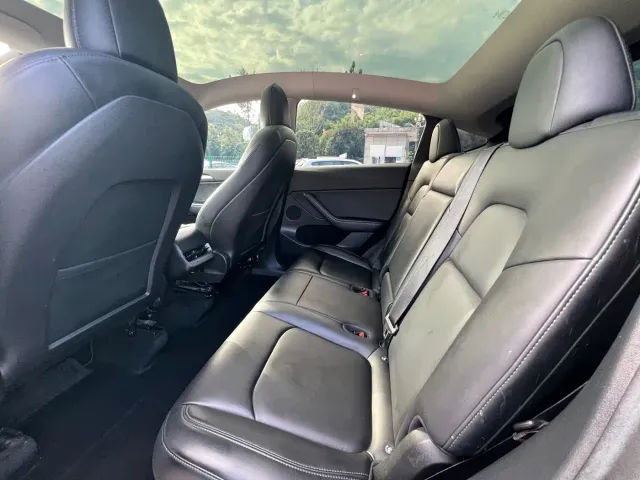 Tesla Model Y — Фото автомобиля 6