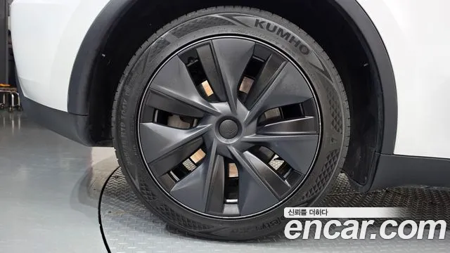 Tesla Model Y — Фото автомобиля 5