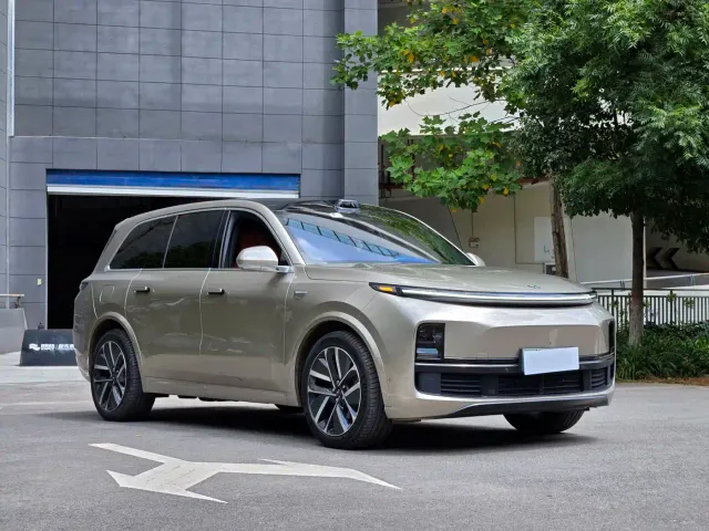 Li Auto L9 — Фото автомобиля 2