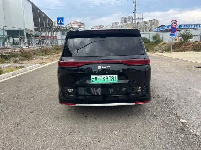 BYD Xia — Фото автомобиля 6