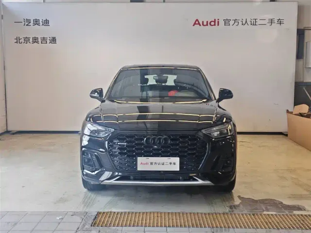 Audi Q5L Sportback — Фото автомобиля 3