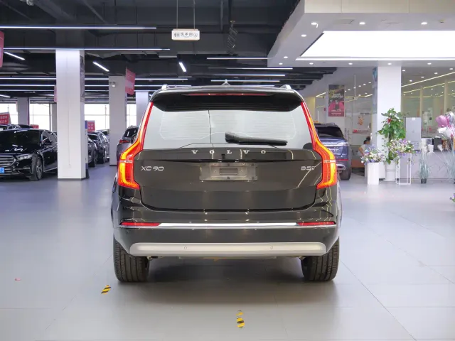 Volvo XC90 — Фото автомобиля 6